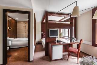Отель Amberton Hotel Klaipeda Клайпеда Стандартный двухместный номер с 1 кроватью и гидромассажной ванной-1