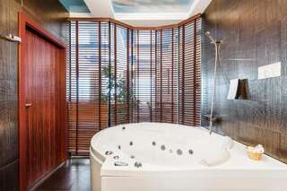 Отель Amberton Hotel Klaipeda Клайпеда Королевский люкс со спа-ванной-5